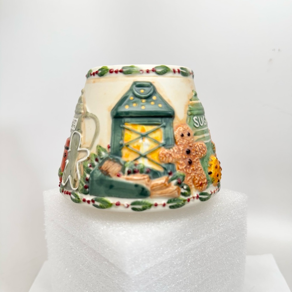 Yankee Candle Small Ceramic Jar Shade Topper with Gingerbread Design - Picture 3 of 7